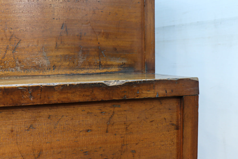 極上の杢目に艶やかな光沢が放つ上品な佇まいの階段箪笥　BB3300