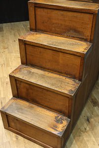 極上の杢目に艶やかな光沢が放つ上品な佇まいの階段箪笥　BB3300