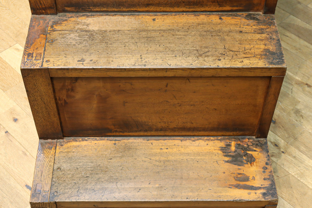 極上の杢目に艶やかな光沢が放つ上品な佇まいの階段箪笥　BB3300