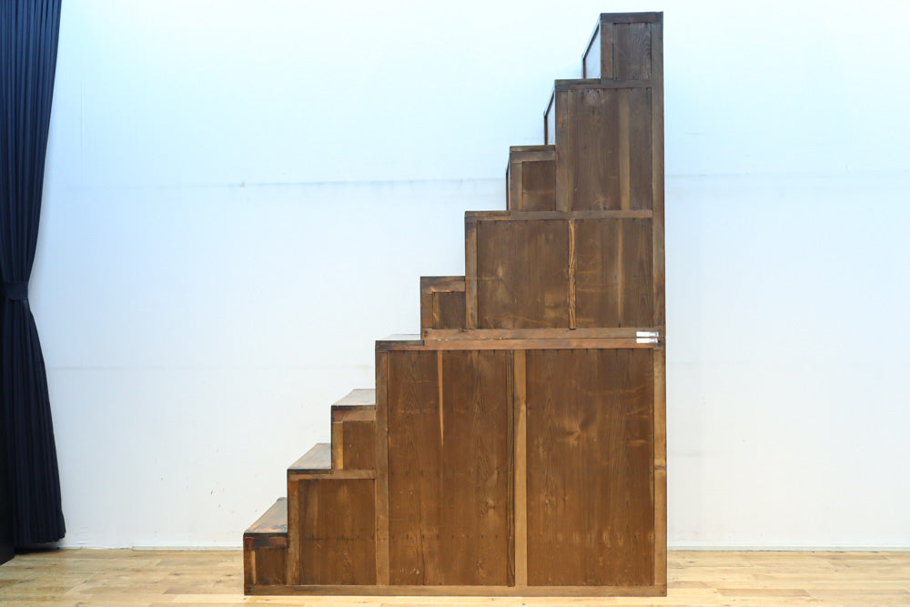 極上の杢目に艶やかな光沢が放つ上品な佇まいの階段箪笥　BB3300