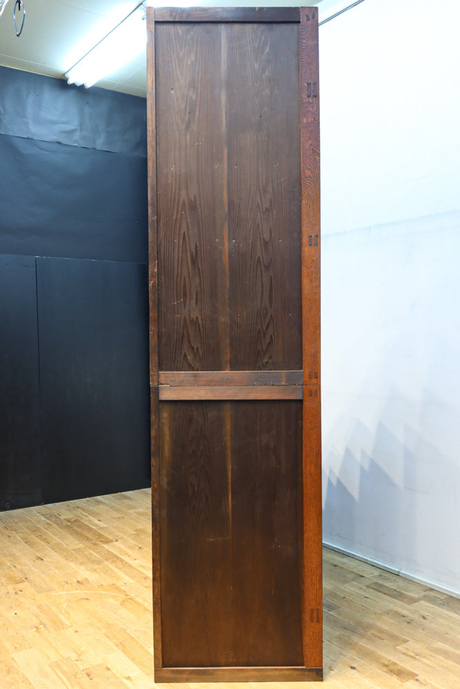 極上の杢目に艶やかな光沢が放つ上品な佇まいの階段箪笥　BB3300