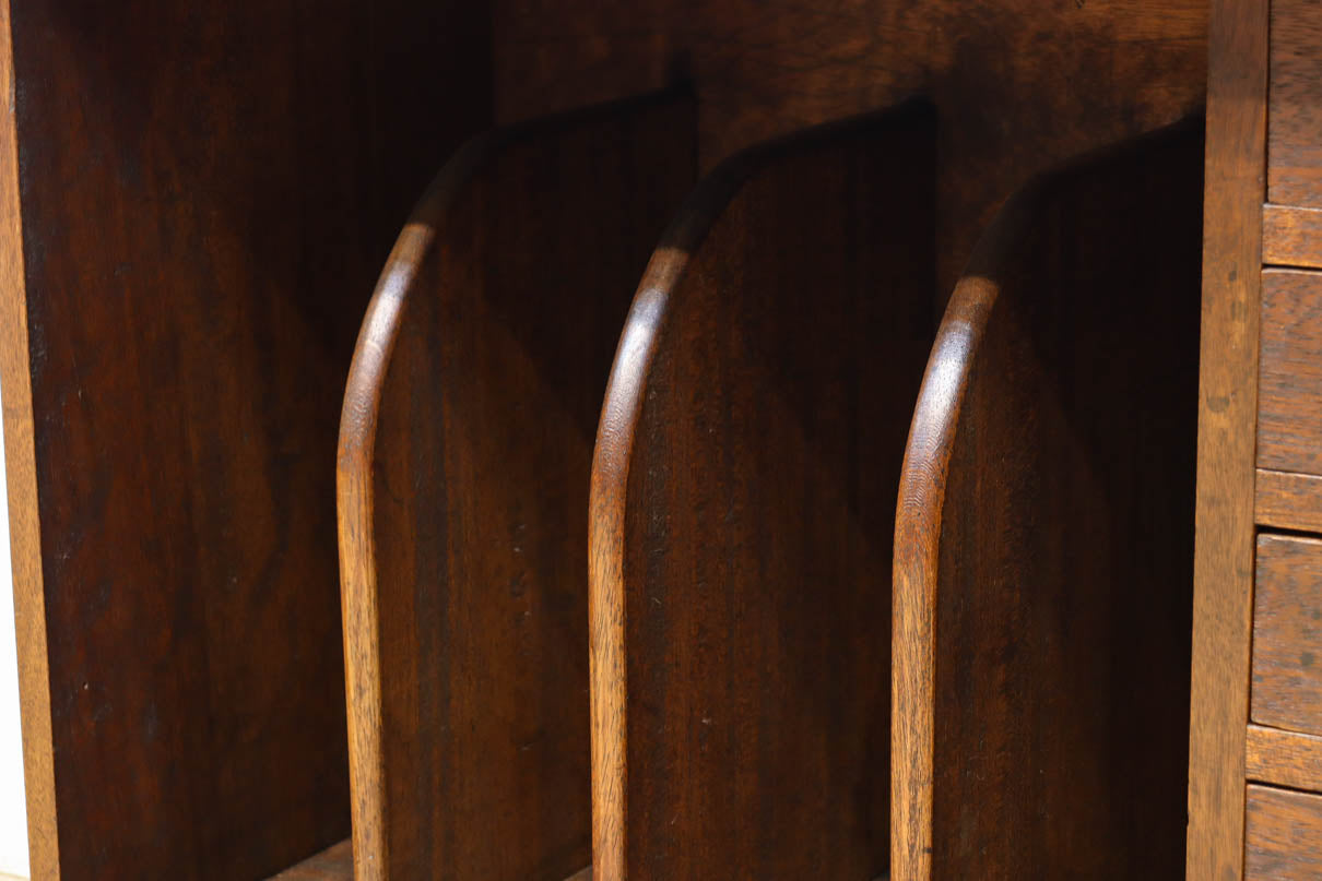 穏やかな色彩で使い勝手の良い小箪笥　BB3306