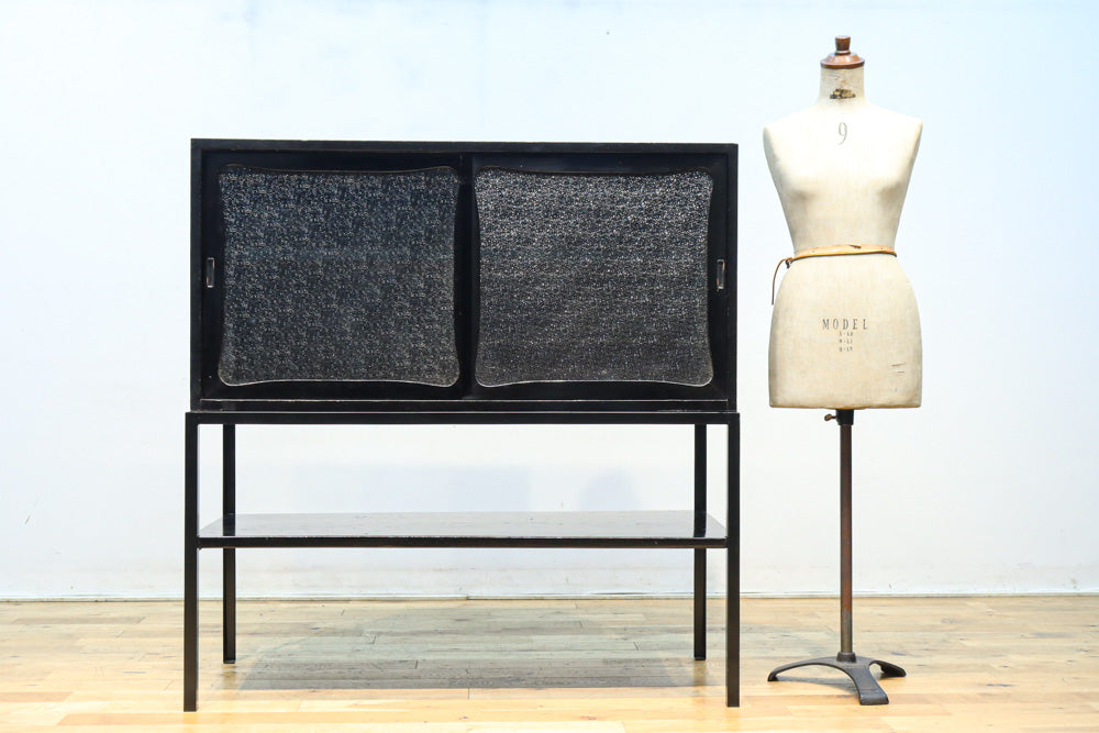 ダイヤガラスが煌めくレトロモダンなアイアンフレーム付きガラスケース　BB3312