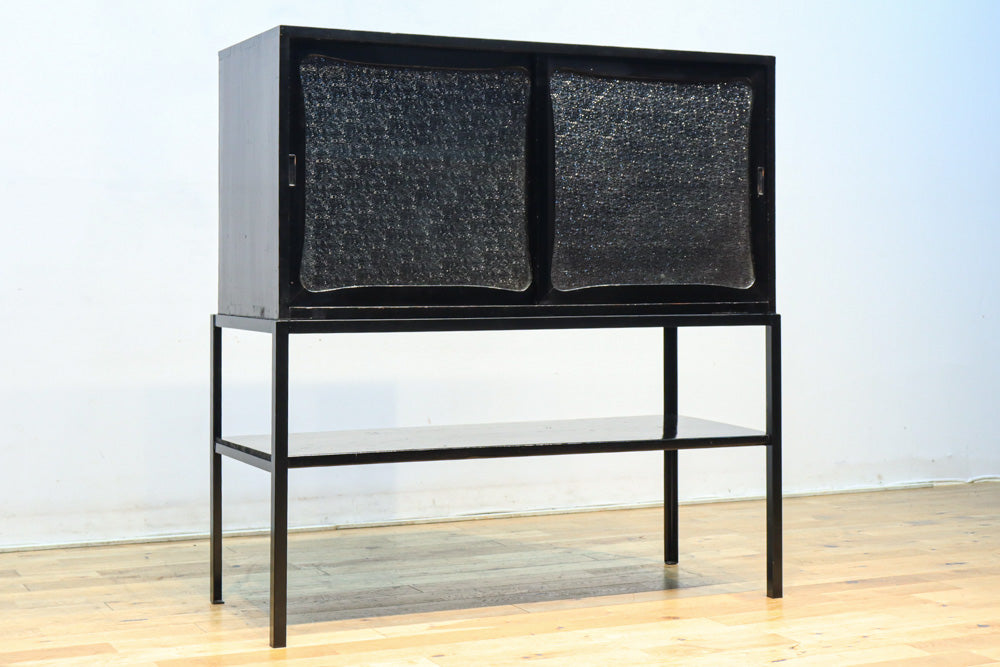 ダイヤガラスが煌めくレトロモダンなアイアンフレーム付きガラスケース　BB3312