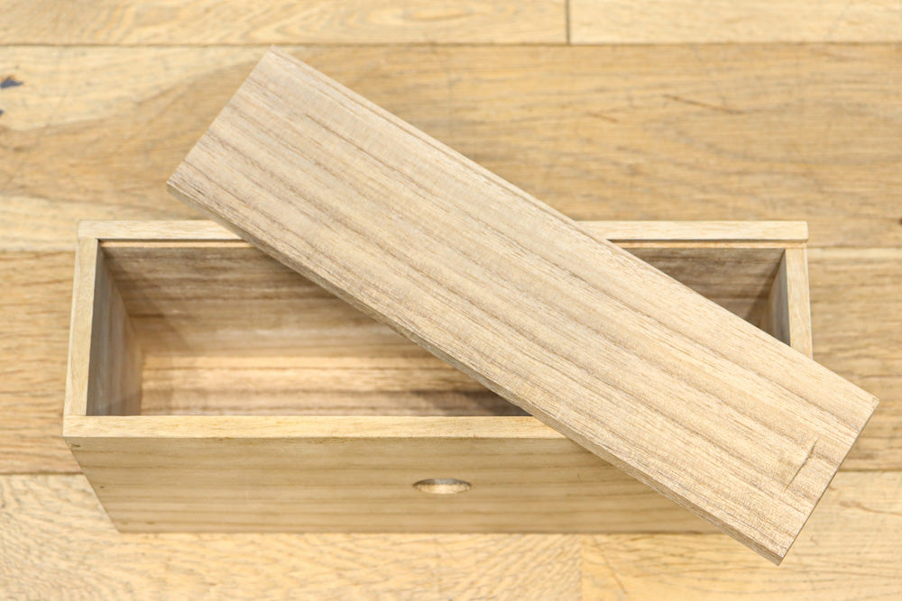 稀少サイズ!! 鶴亀の豪華装飾金具で華やかな面持ちをした庄内箪笥　BB3313