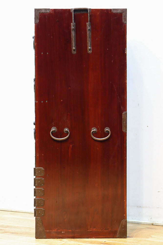 稀少サイズ!! 鶴亀の豪華装飾金具で華やかな面持ちをした庄内箪笥　BB3313