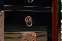 稀少サイズ!! 鶴亀の豪華装飾金具で華やかな面持ちをした庄内箪笥　BB3313