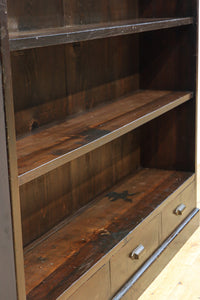 味わいが滲み出た使い勝手の良い本棚　BB3314