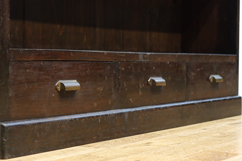 味わいが滲み出た使い勝手の良い本棚　BB3314