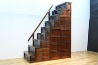 気品ある色艶に伝統の風格漂う両面手摺付き階段箪笥　BB3317