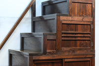 気品ある色艶に伝統の風格漂う両面手摺付き階段箪笥　BB3317