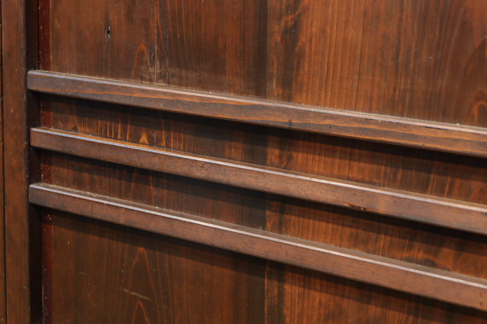 気品ある色艶に伝統の風格漂う両面手摺付き階段箪笥　BB3317