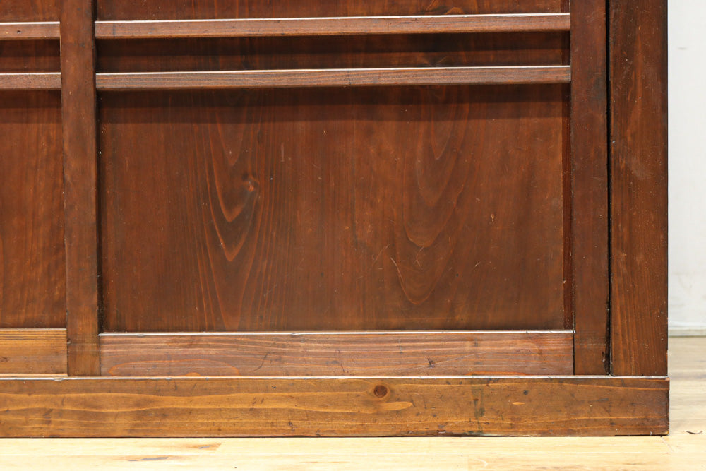 気品ある色艶に伝統の風格漂う両面手摺付き階段箪笥　BB3317