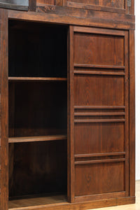 気品ある色艶に伝統の風格漂う両面手摺付き階段箪笥　BB3317