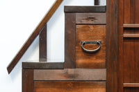 気品ある色艶に伝統の風格漂う両面手摺付き階段箪笥　BB3317