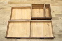 気品ある色艶に伝統の風格漂う両面手摺付き階段箪笥　BB3317