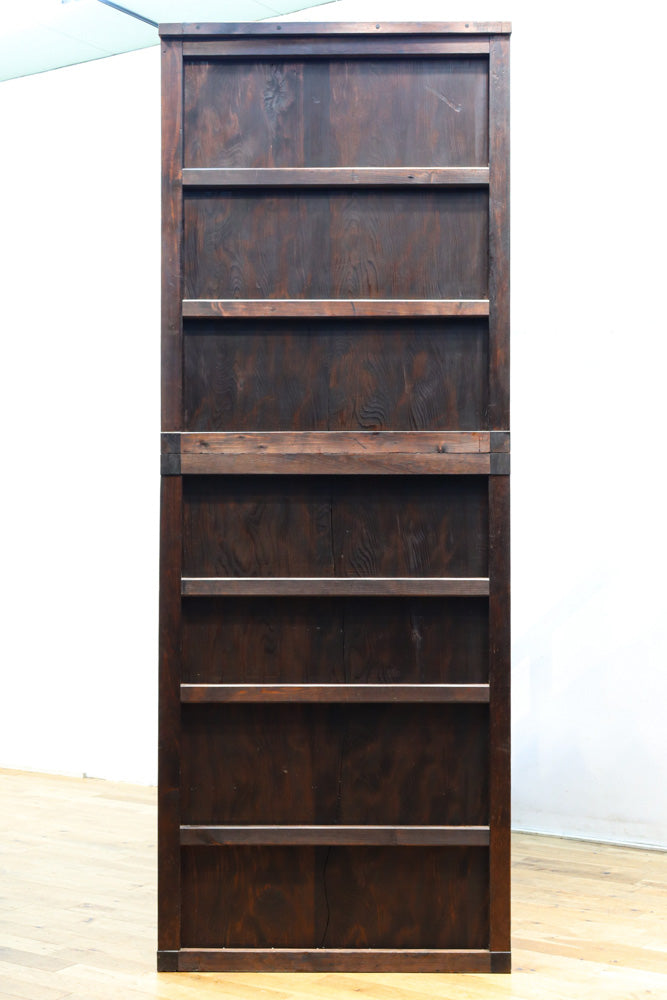 気品ある色艶に伝統の風格漂う両面手摺付き階段箪笥　BB3317