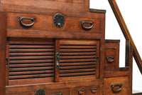 気品ある色艶に伝統の風格漂う両面手摺付き階段箪笥　BB3317