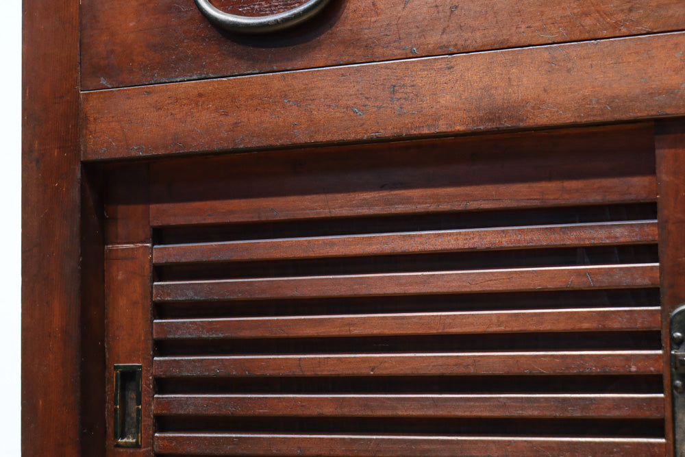 気品ある色艶に伝統の風格漂う両面手摺付き階段箪笥　BB3317