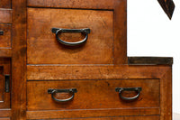 気品ある色艶に伝統の風格漂う両面手摺付き階段箪笥　BB3317