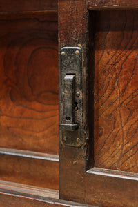 気品ある色艶に伝統の風格漂う両面手摺付き階段箪笥　BB3317