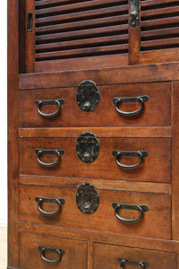 気品ある色艶に伝統の風格漂う両面手摺付き階段箪笥　BB3317