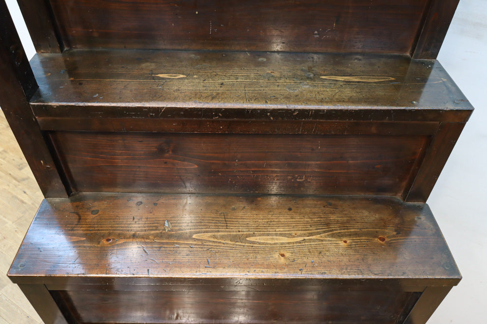 気品ある色艶に伝統の風格漂う両面手摺付き階段箪笥　BB3317