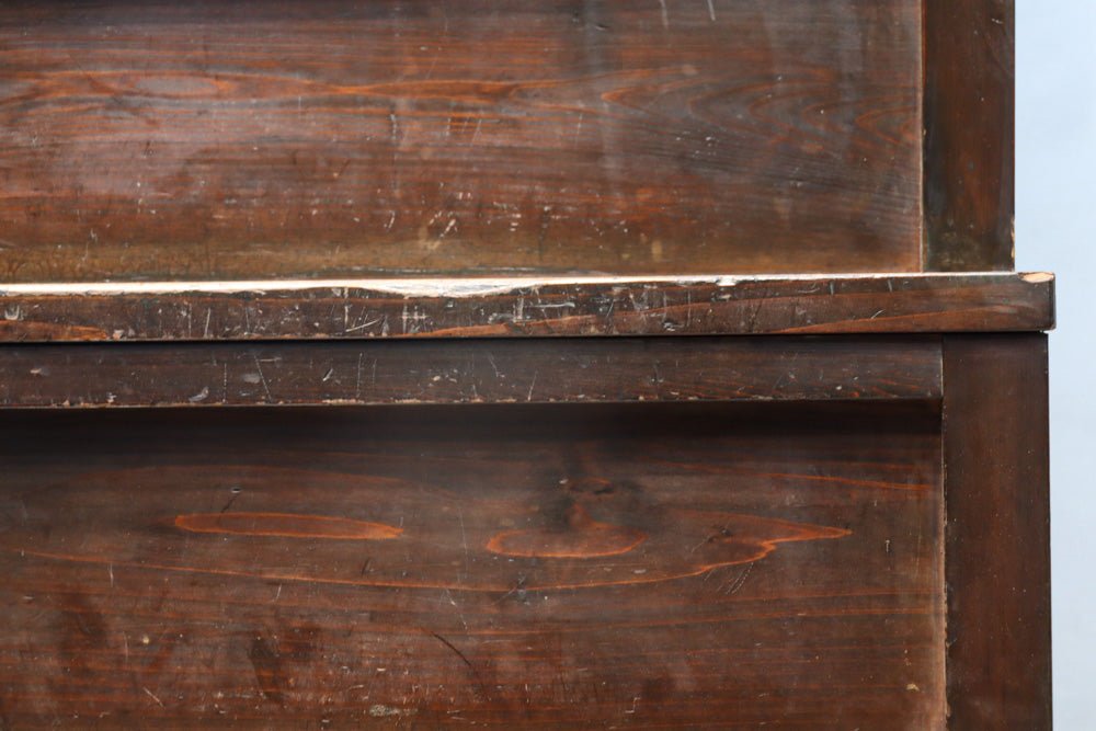 気品ある色艶に伝統の風格漂う両面手摺付き階段箪笥　BB3317