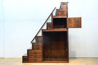 気品ある色艶に伝統の風格漂う両面手摺付き階段箪笥　BB3317