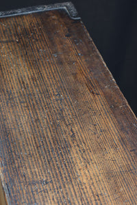 古色を帯びた枯れ具合に圧巻の引き出しが並ぶ百目箪笥　BB3320