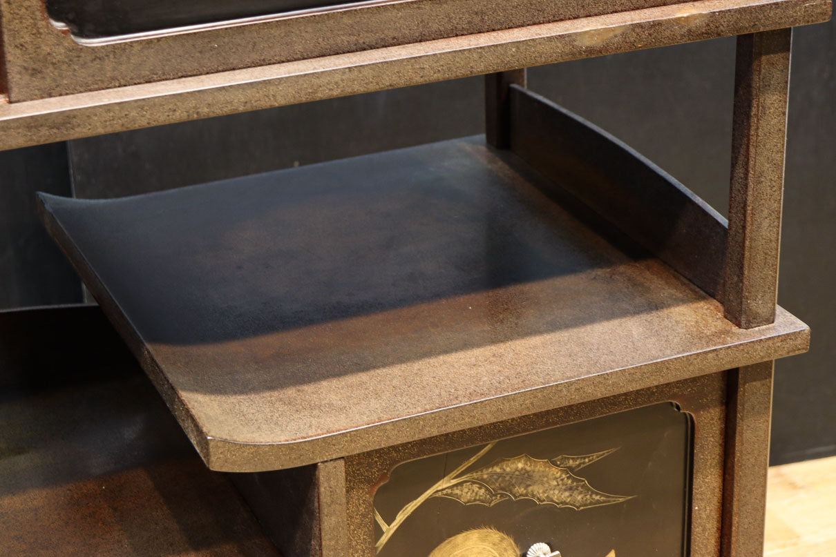 角野岩次作 栗鼠の美しい描写に和の趣き漂う素敵な飾り棚　BB3321