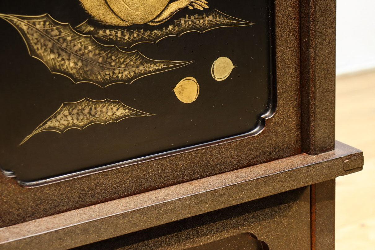 角野岩次作 栗鼠の美しい描写に和の趣き漂う素敵な飾り棚　BB3321