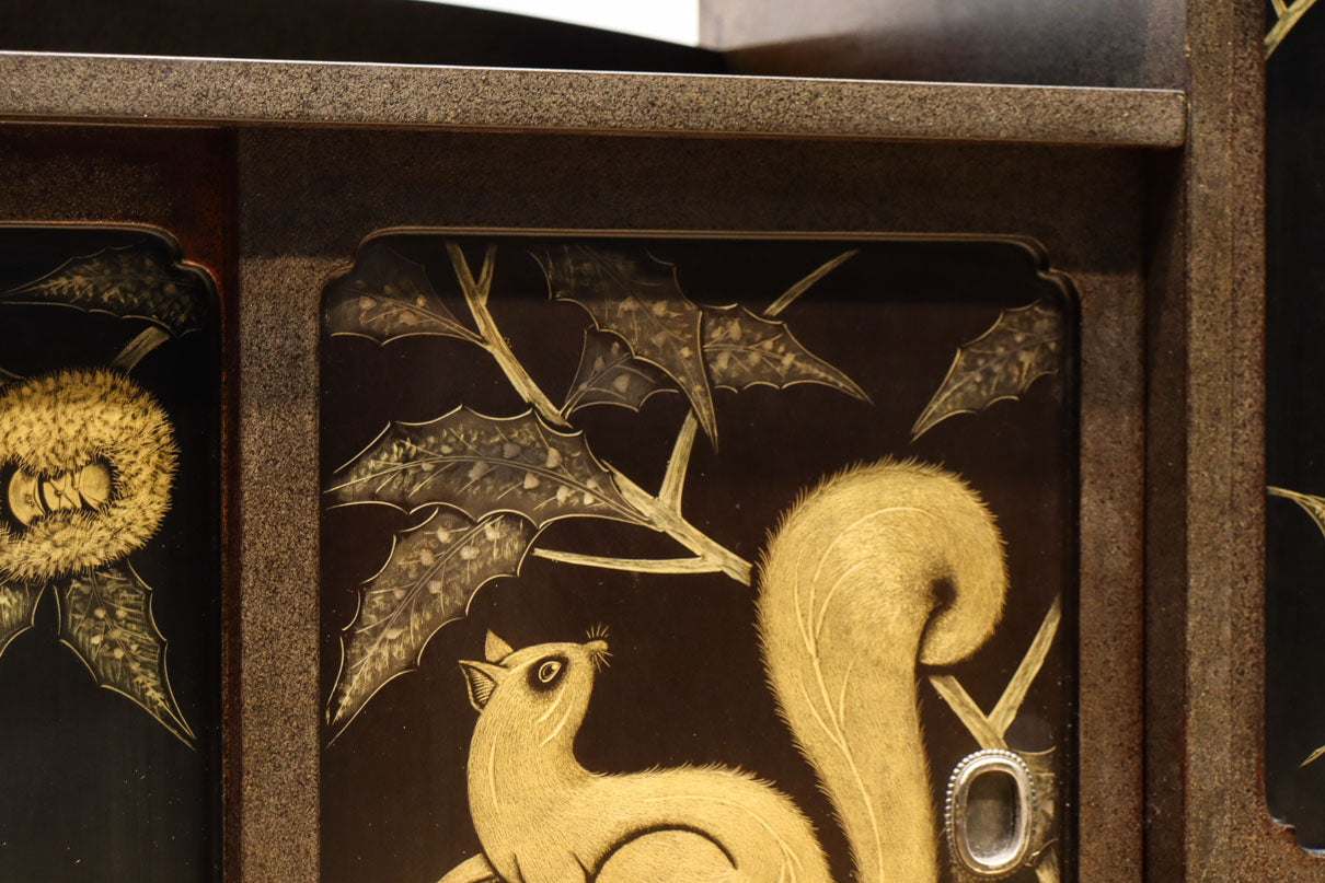 角野岩次作 栗鼠の美しい描写に和の趣き漂う素敵な飾り棚　BB3321