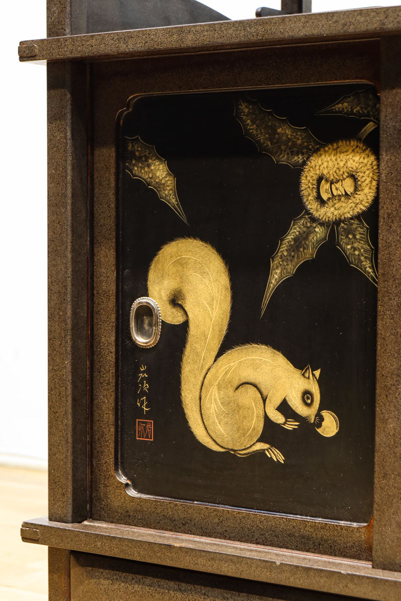 角野岩次作 栗鼠の美しい描写に和の趣き漂う素敵な飾り棚　BB3321