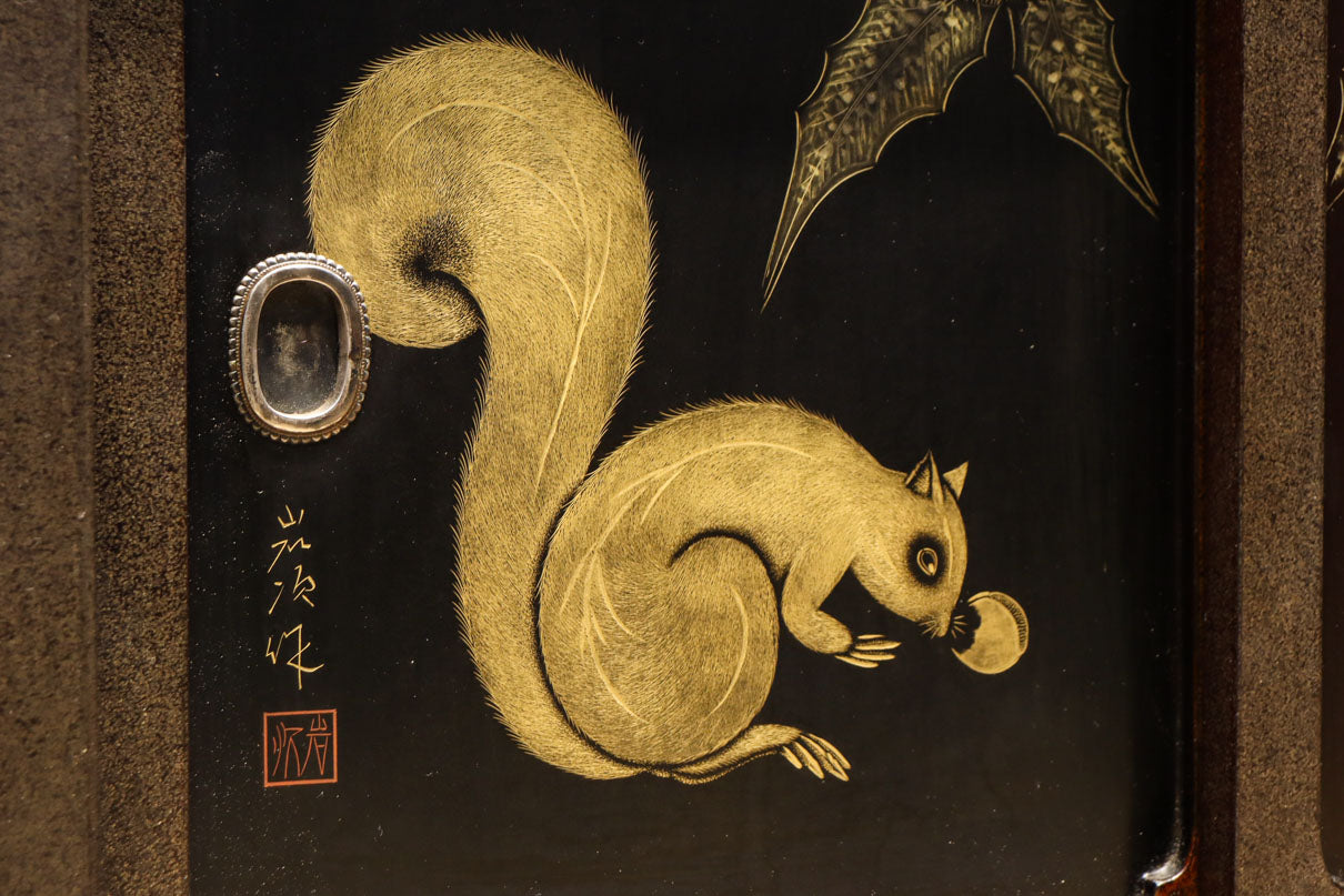 角野岩次作 栗鼠の美しい描写に和の趣き漂う素敵な飾り棚　BB3321