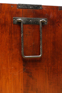 落ち着いた朱の色彩に丸金具を添えた上品な最上衣裳箪笥　BB3322