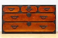 落ち着いた朱の色彩に丸金具を添えた上品な最上衣裳箪笥　BB3322