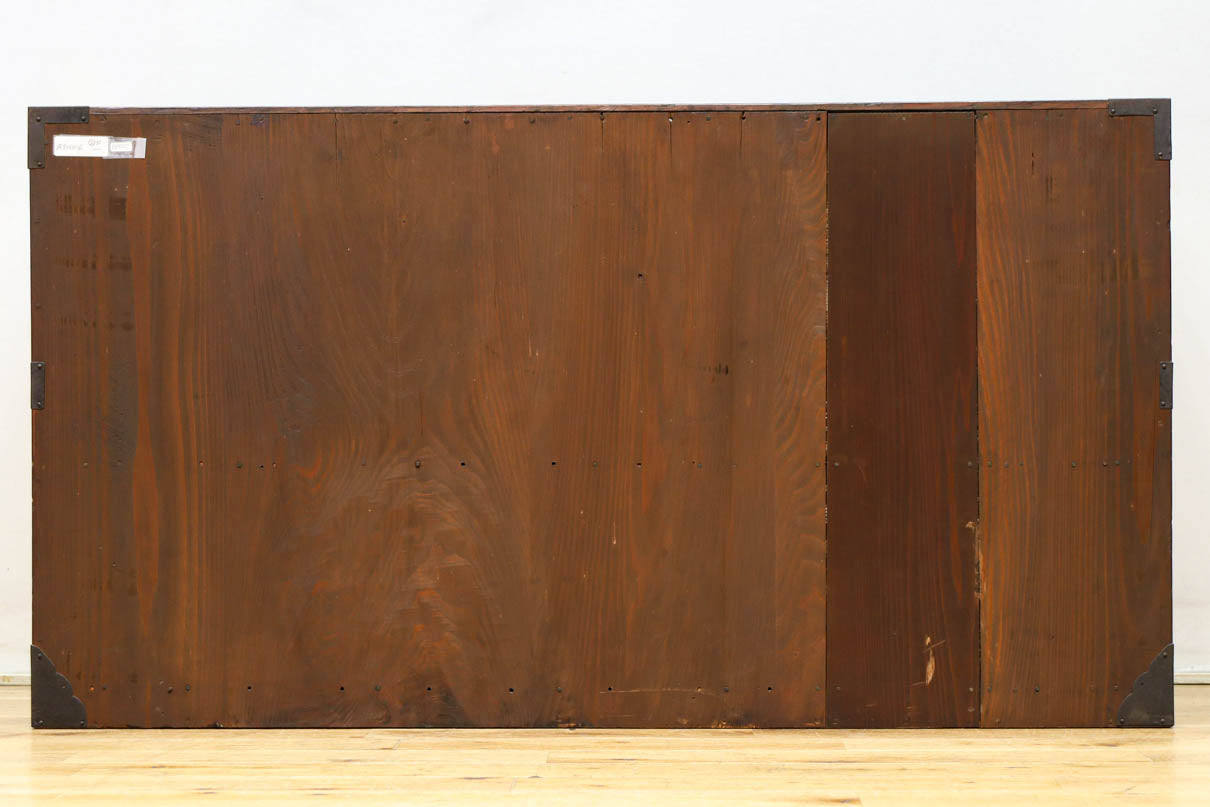 落ち着いた朱の色彩に丸金具を添えた上品な最上衣裳箪笥　BB3322