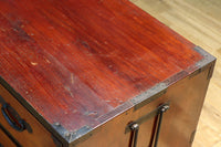 落ち着いた朱の色彩に丸金具を添えた上品な最上衣裳箪笥　BB3322