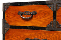 落ち着いた朱の色彩に丸金具を添えた上品な最上衣裳箪笥　BB3322