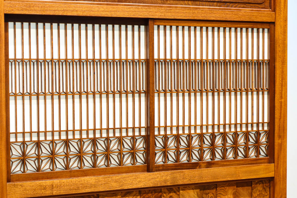 極上けやき珠杢!! 組子入り建具を備えた和の趣き溢れる重厚な衝立　BB3323