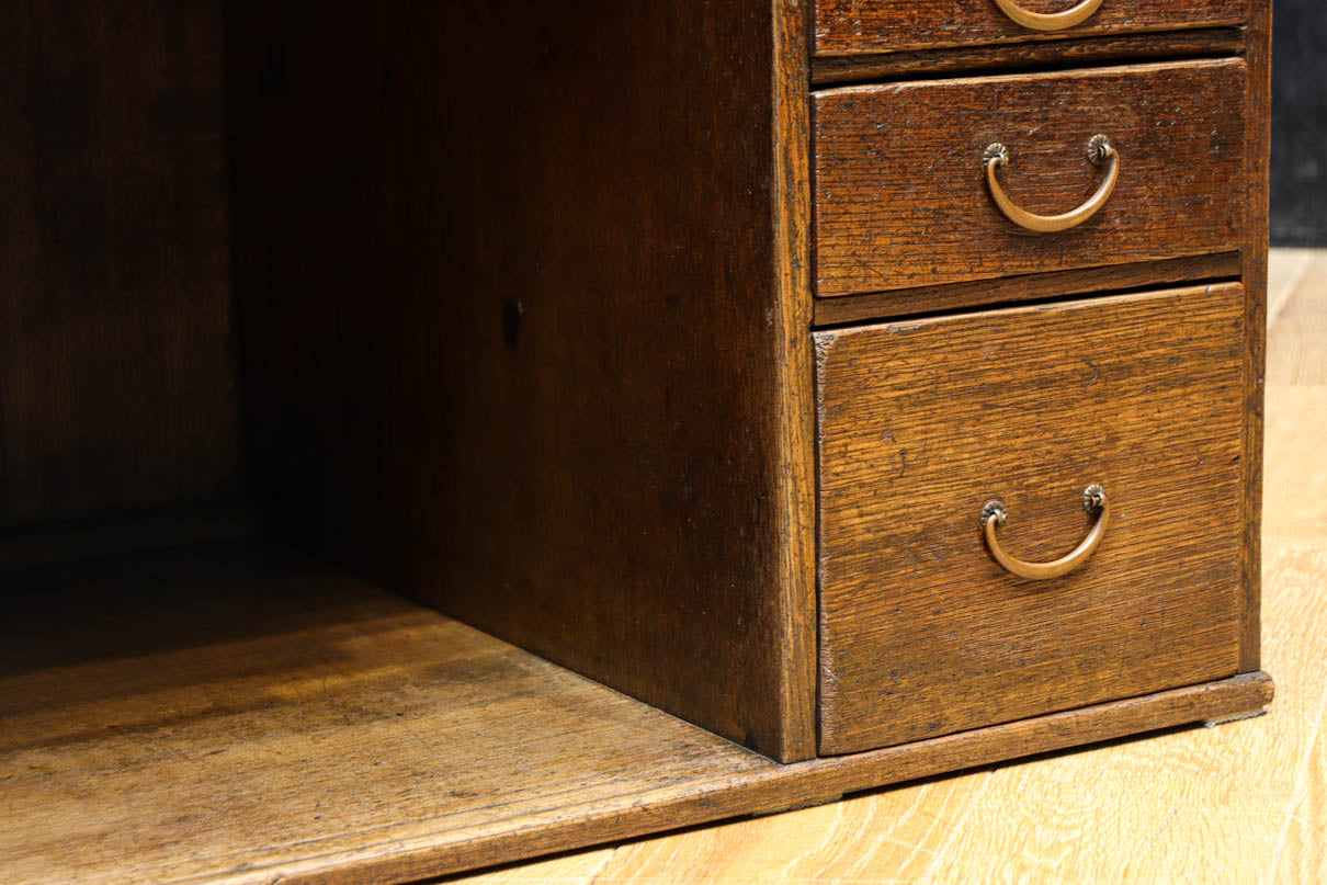 味わい深い面持ちの両袖タイプの彫金机　BB3325