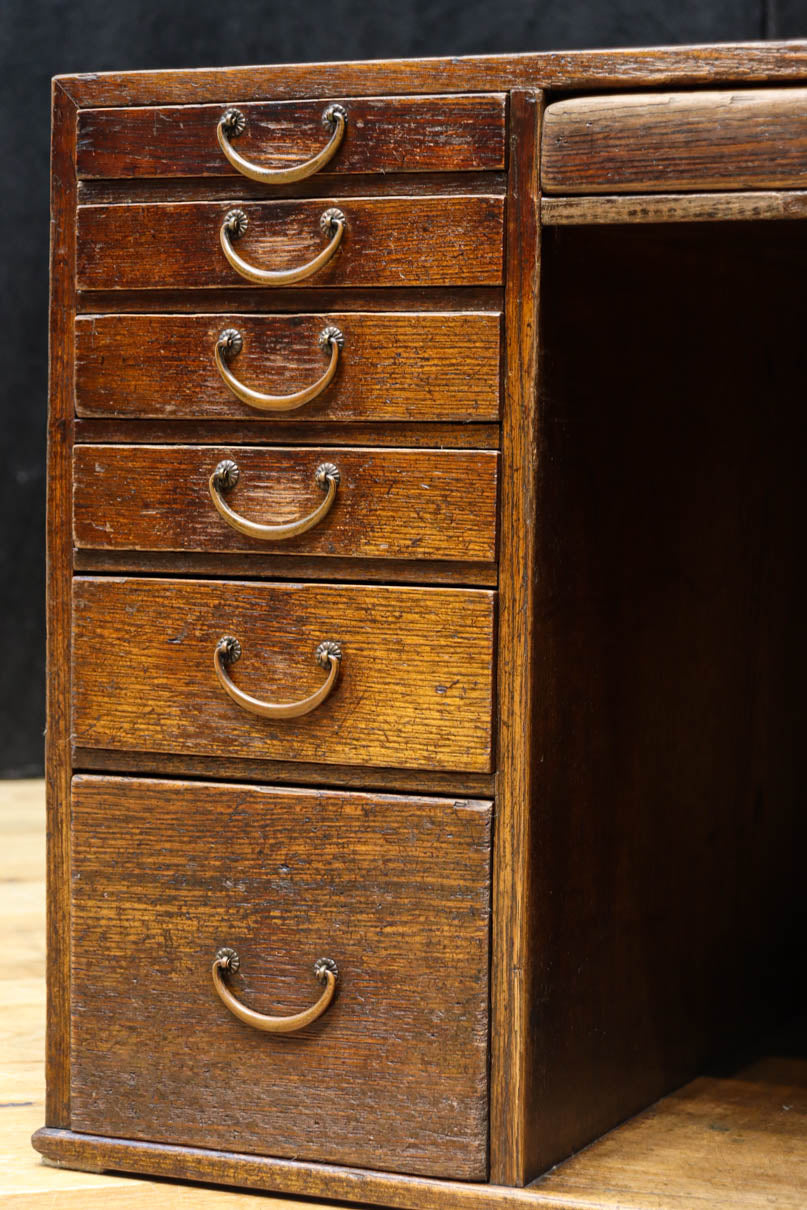 味わい深い面持ちの両袖タイプの彫金机 BB3325 – 古福庵 [ KOFUKUAN