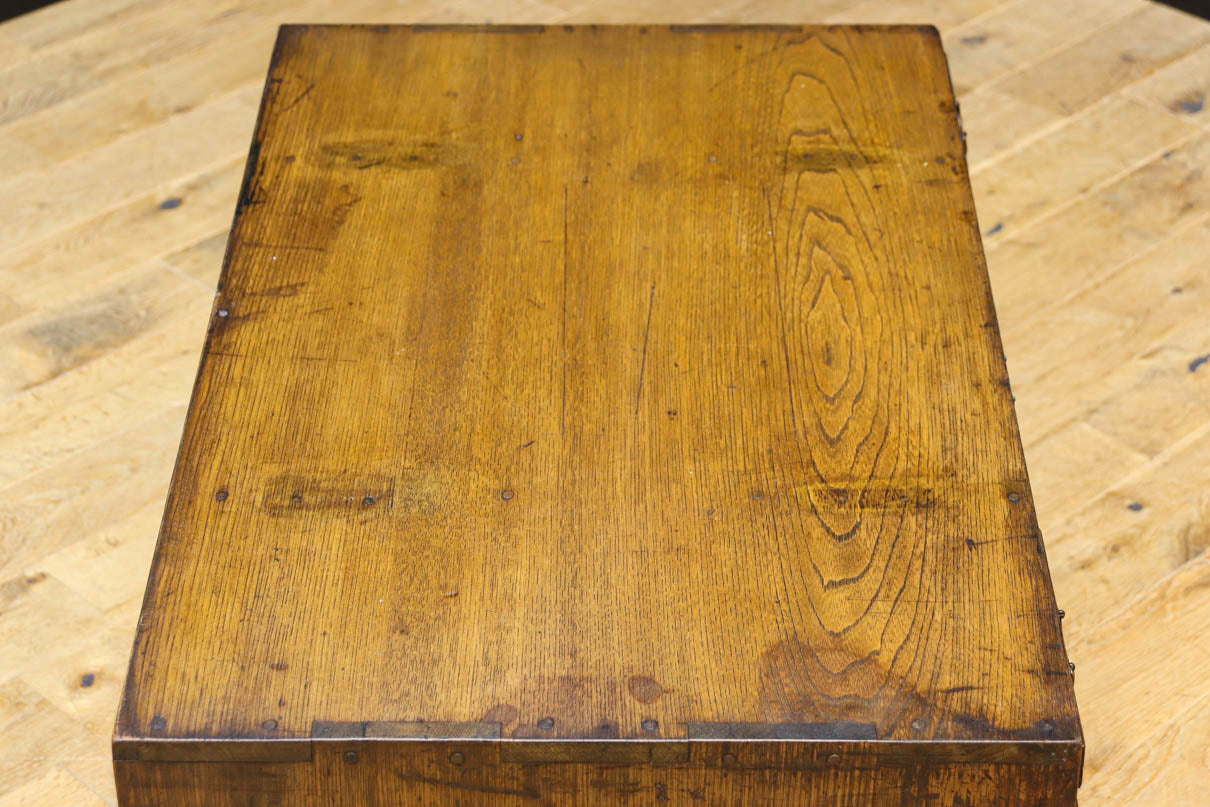 味わい深い面持ちの両袖タイプの彫金机　BB3325