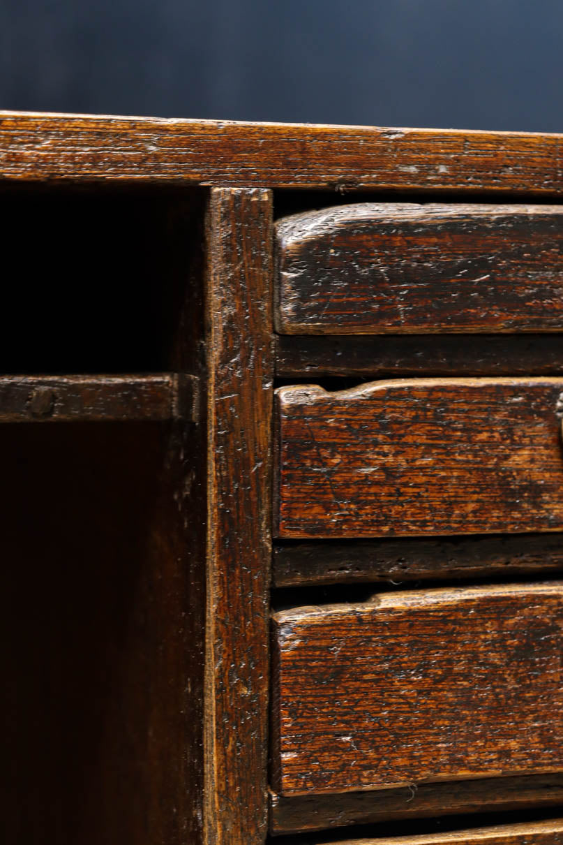 味わい深い面持ちの両袖タイプの彫金机　BB3325