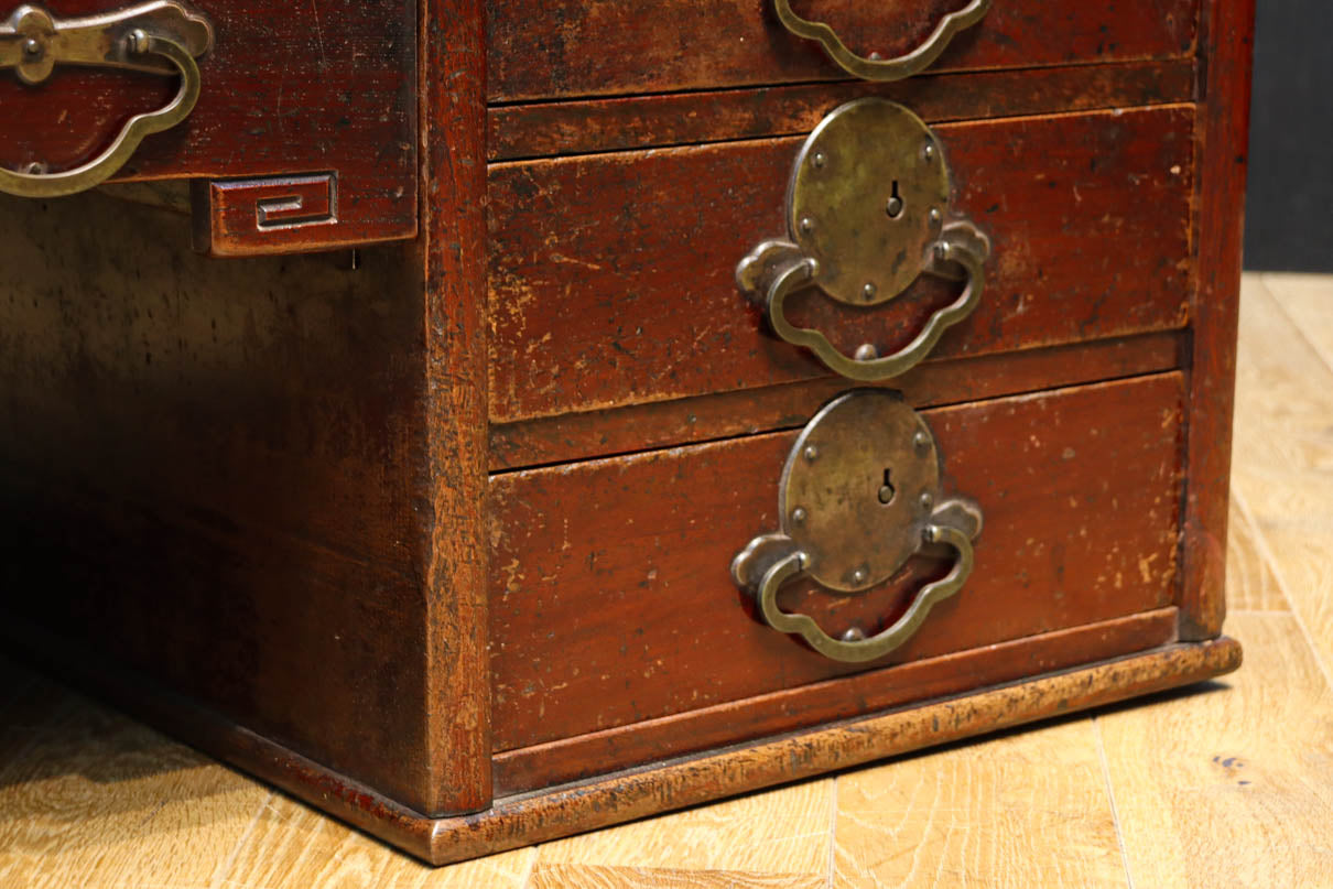 両袖に引き出しを備えた味わい深い文机　BB3326