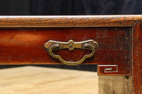 両袖に引き出しを備えた味わい深い文机　BB3326