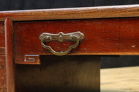 両袖に引き出しを備えた味わい深い文机　BB3326