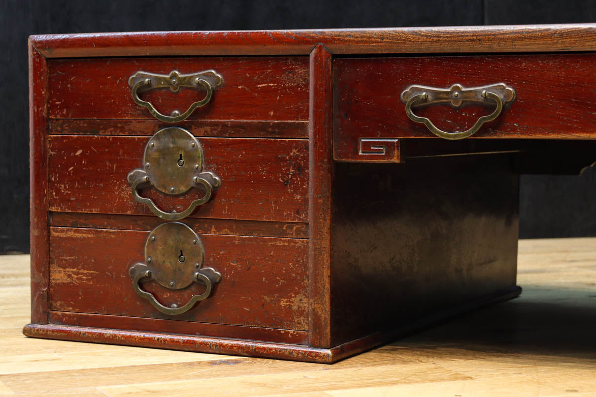 両袖に引き出しを備えた味わい深い文机　BB3326