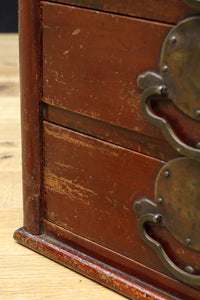 両袖に引き出しを備えた味わい深い文机　BB3326